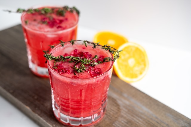 Pomegranate and lemon flavored cocktail