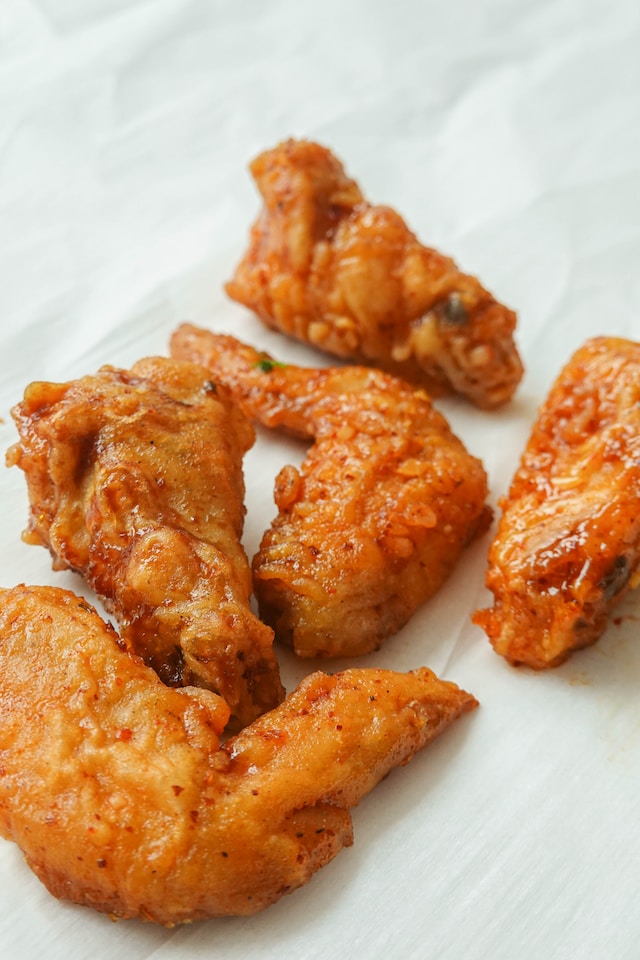Cooked chicken wings 