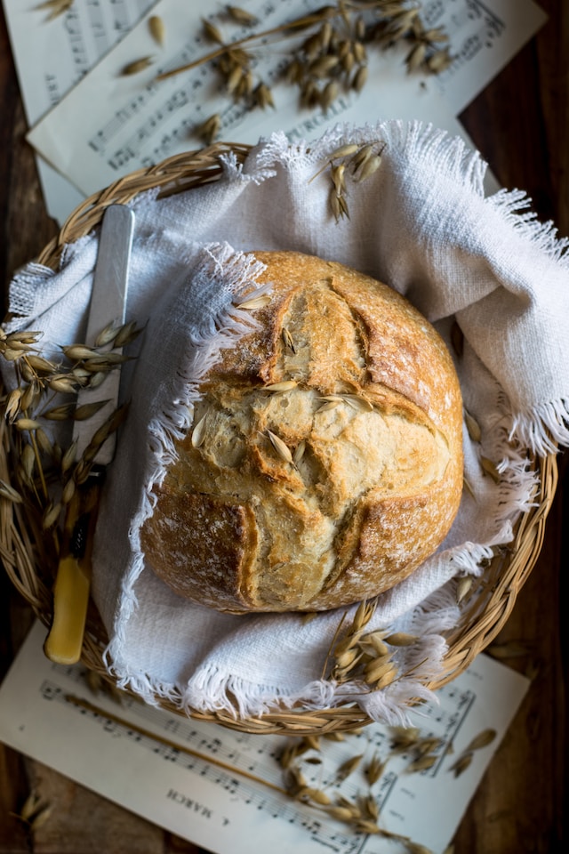 Freshly baked bread inside a bread basket